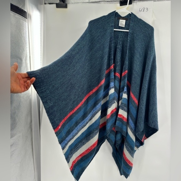BCBGMazAzria blue striped poncho shrug shawl one size - Picture 6 of 7